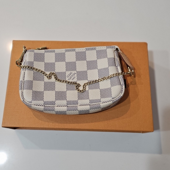 Louis Vuitton Mini Pochette Accessories - Picture 2 of 5